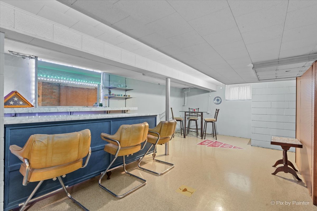 431 North Melrose Avenue Elgin, IL 60123 - Photo 20 of 32 a workspace with furniture