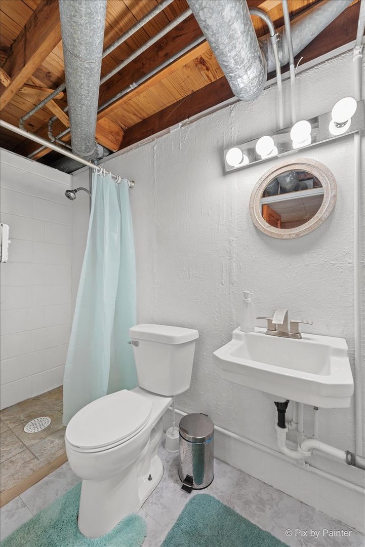 431 North Melrose Avenue Elgin, IL 60123 - Photo 23 of 32 a bathroom with a toilet sink and mirror