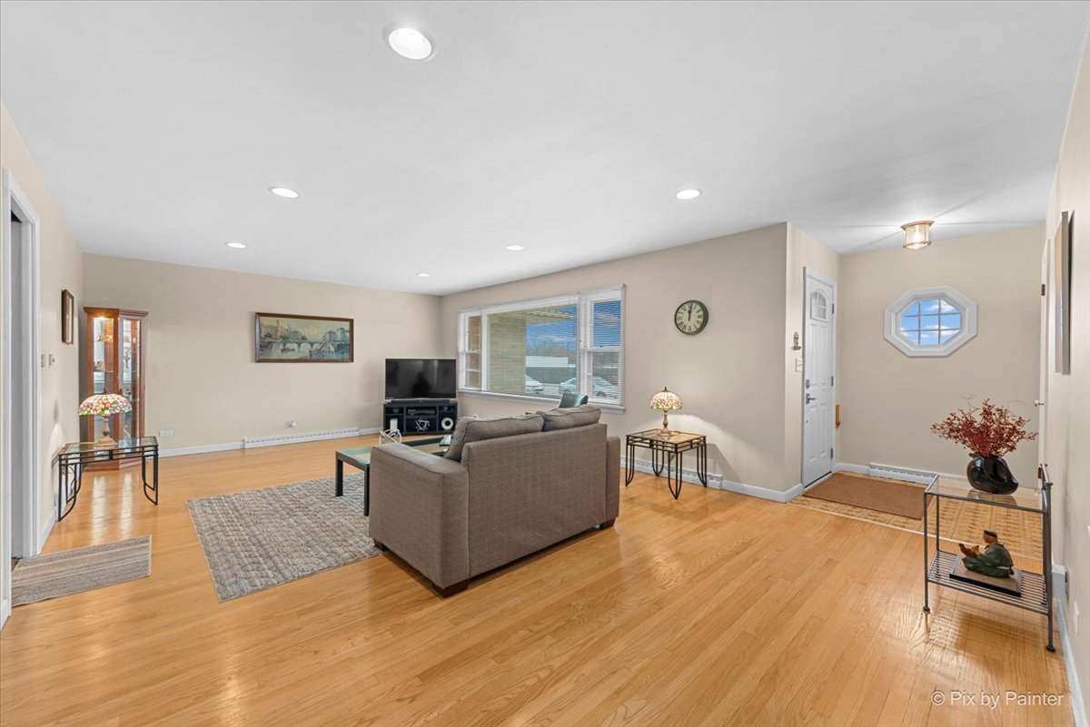 431 North Melrose Avenue Elgin, IL 60123 - Photo 3 of 32 a living room with furniture and a table