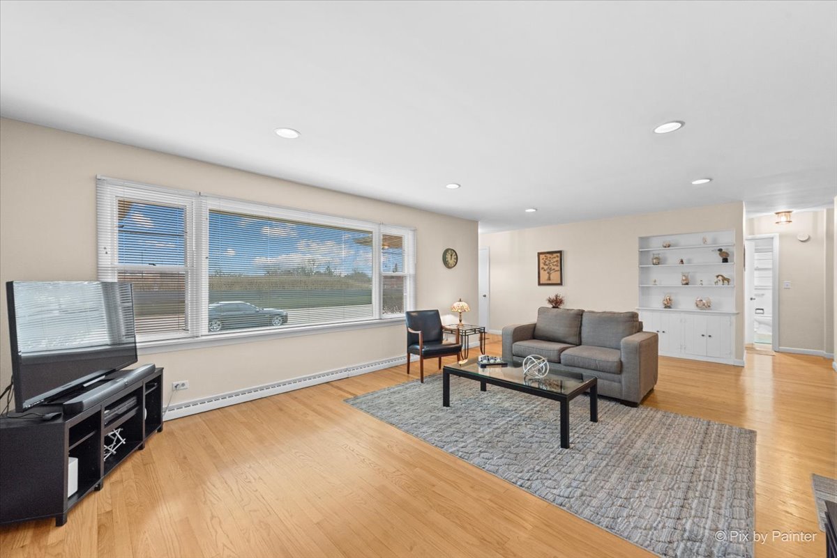 431 North Melrose Avenue Elgin, IL 60123 - Photo 4 of 32 a living room with furniture and a flat screen tv