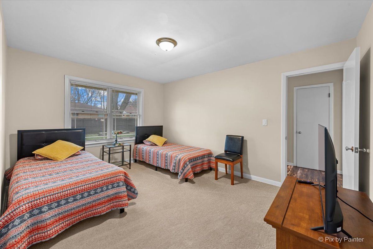 431 North Melrose Avenue Elgin, IL 60123 - Photo 10 of 32 a bedroom with furniture and a flat screen tv