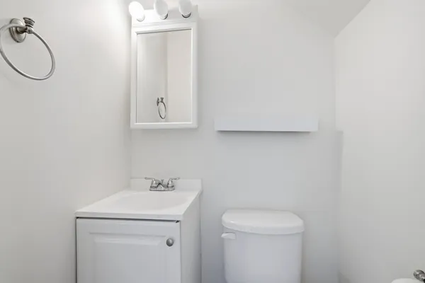 $2,500 | 925 8th Street Northeast, Washington, DC 20002