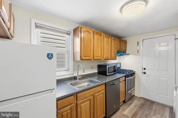 $2,500 | 925 8th Street Northeast, Washington, DC 20002