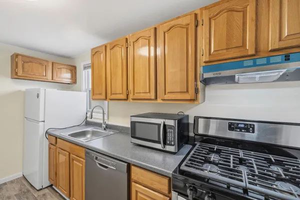 $2,500 | 925 8th Street Northeast, Washington, DC 20002
