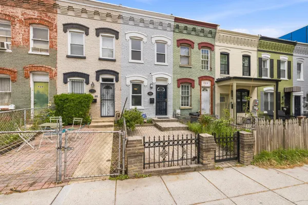 $2,500 | 925 8th Street Northeast, Washington, DC 20002