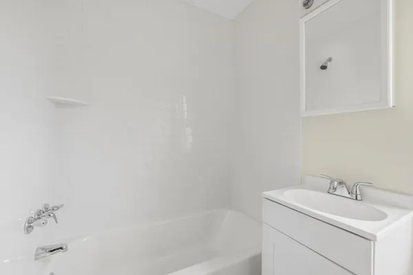 $2,500 | 925 8th Street Northeast, Washington, DC 20002