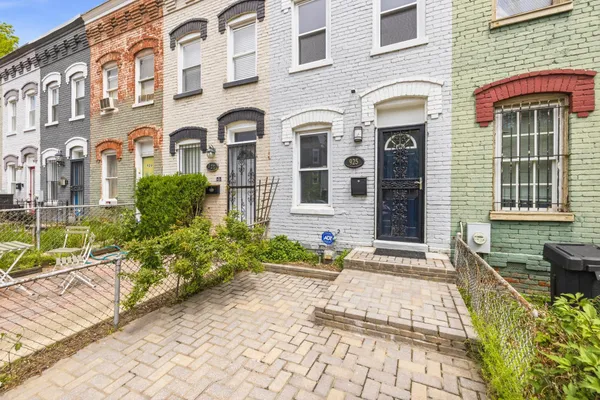 $2,500 | 925 8th Street Northeast, Washington, DC 20002