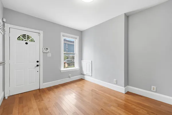 $2,500 | 925 8th Street Northeast, Washington, DC 20002