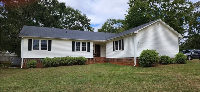 $282,000 | 304 Stonehaven Drive, Anderson, SC 29625