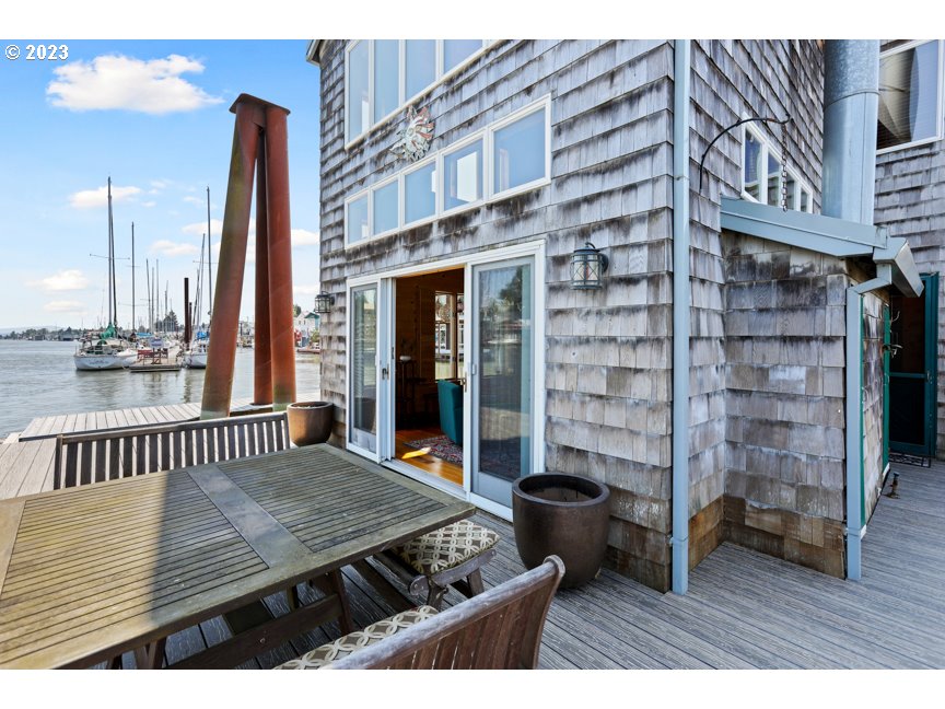 111 North Bridgeton Road, Unit E05 Portland, OR 97217 - Photo 20 of 42 a view of outdoor space