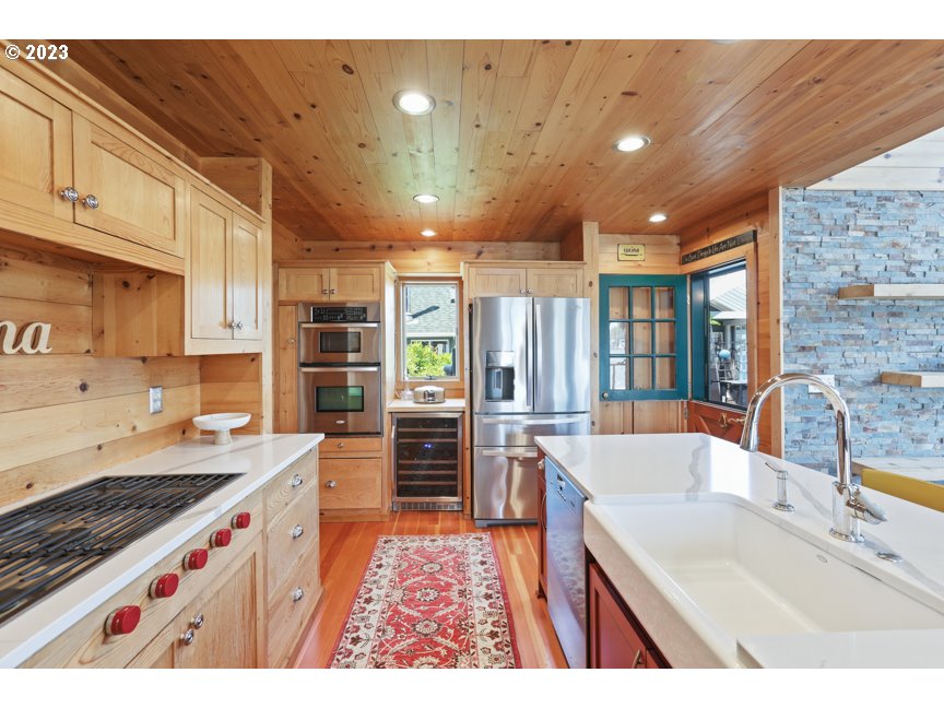 111 North Bridgeton Road, Unit E05 Portland, OR 97217 - Photo 22 of 42 a open kitchen with stainless steel appliances granite countertop a sink stove and refrigerator