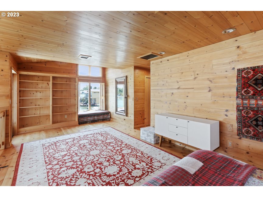 111 North Bridgeton Road, Unit E05 Portland, OR 97217 - Photo 33 of 42 view of an empty room with a window