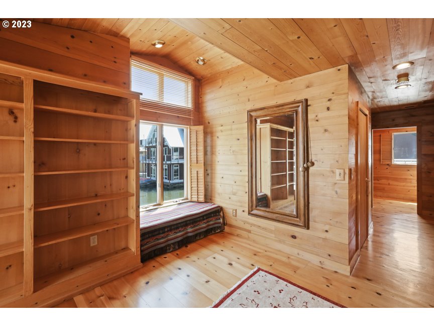 111 North Bridgeton Road, Unit E05 Portland, OR 97217 - Photo 34 of 42 a view of a living room and a wooden floor