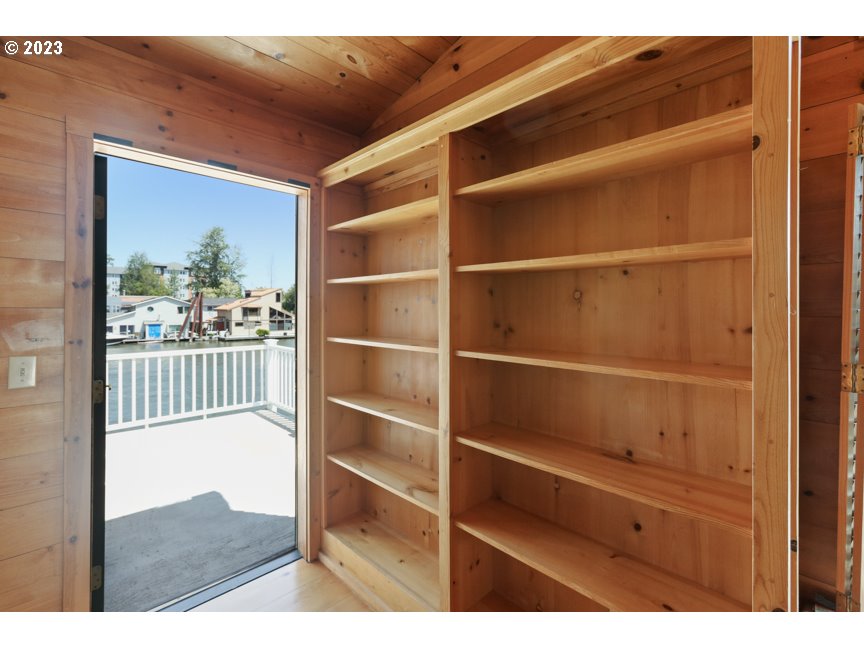 111 North Bridgeton Road, Unit E05 Portland, OR 97217 - Photo 35 of 42 a view of a balcony with a window
