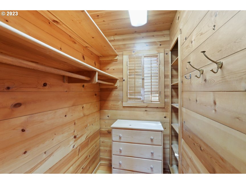 111 North Bridgeton Road, Unit E05 Portland, OR 97217 - Photo 37 of 42 a view of a dresser