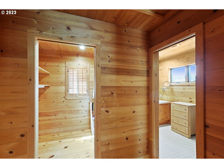 111 North Bridgeton Road, Unit E05 Portland, OR 97217 - Photo 39 of 42 a bathroom with a shower