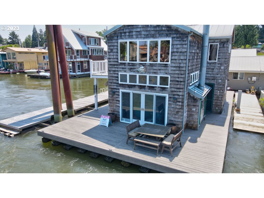 111 North Bridgeton Road, Unit E05 Portland, OR 97217 - Photo 4 of 42 a swimming pool view with a outdoor seating