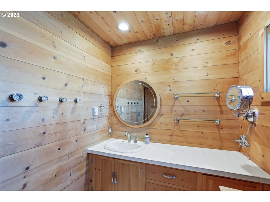 111 North Bridgeton Road, Unit E05 Portland, OR 97217 - Photo 42 of 42 a bathroom with a sink and a mirror