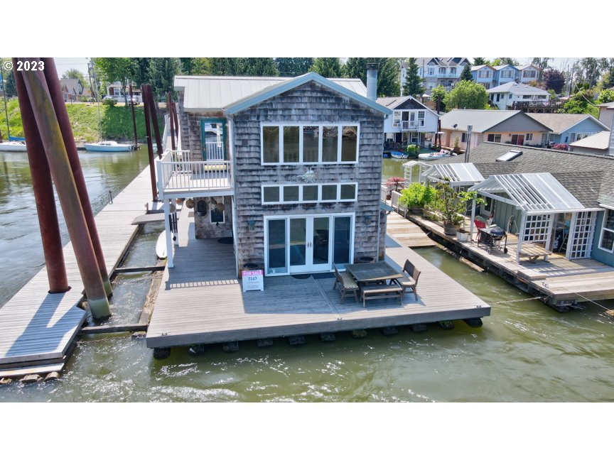 111 North Bridgeton Road, Unit E05 Portland, OR 97217 - Photo 6 of 42 a aerial view of a house with swimming pool and a yard