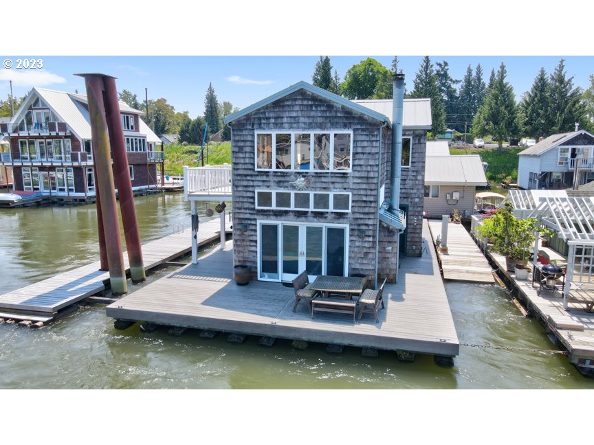 111 North Bridgeton Road, Unit E05 Portland, OR 97217 - Photo 7 of 42 a view of a house with swimming pool and sitting area
