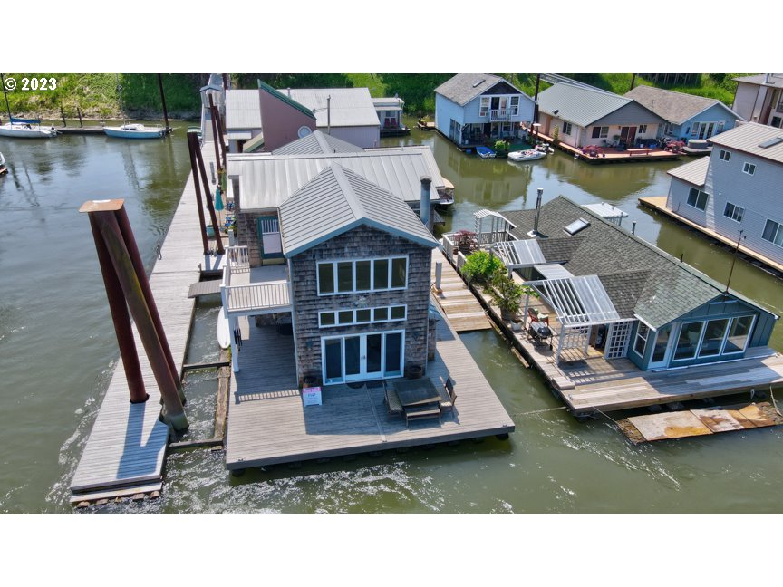 111 North Bridgeton Road, Unit E05 Portland, OR 97217 - Photo 9 of 42 an aerial view of a house with swimming pool and ocean view