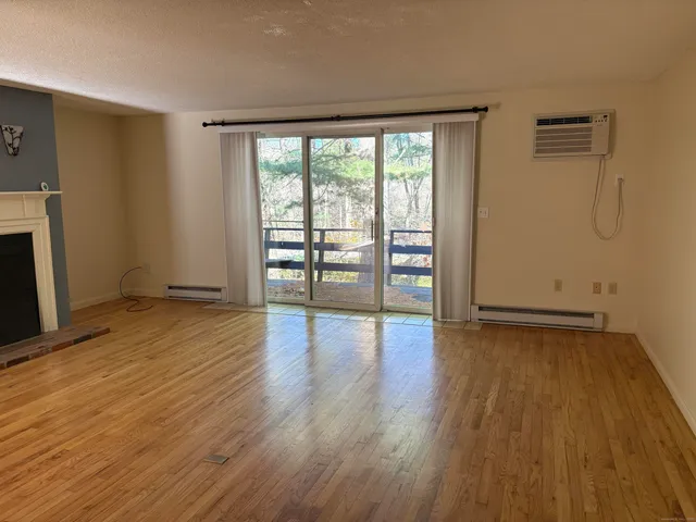 $2,600 | 15 Patriots Square, Unit 15, Mansfield, CT 06250