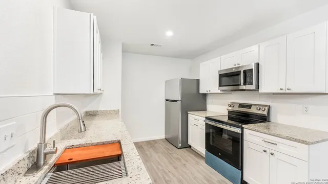 $1,900 | 9347 Lands Point Street, San Antonio, TX 78250