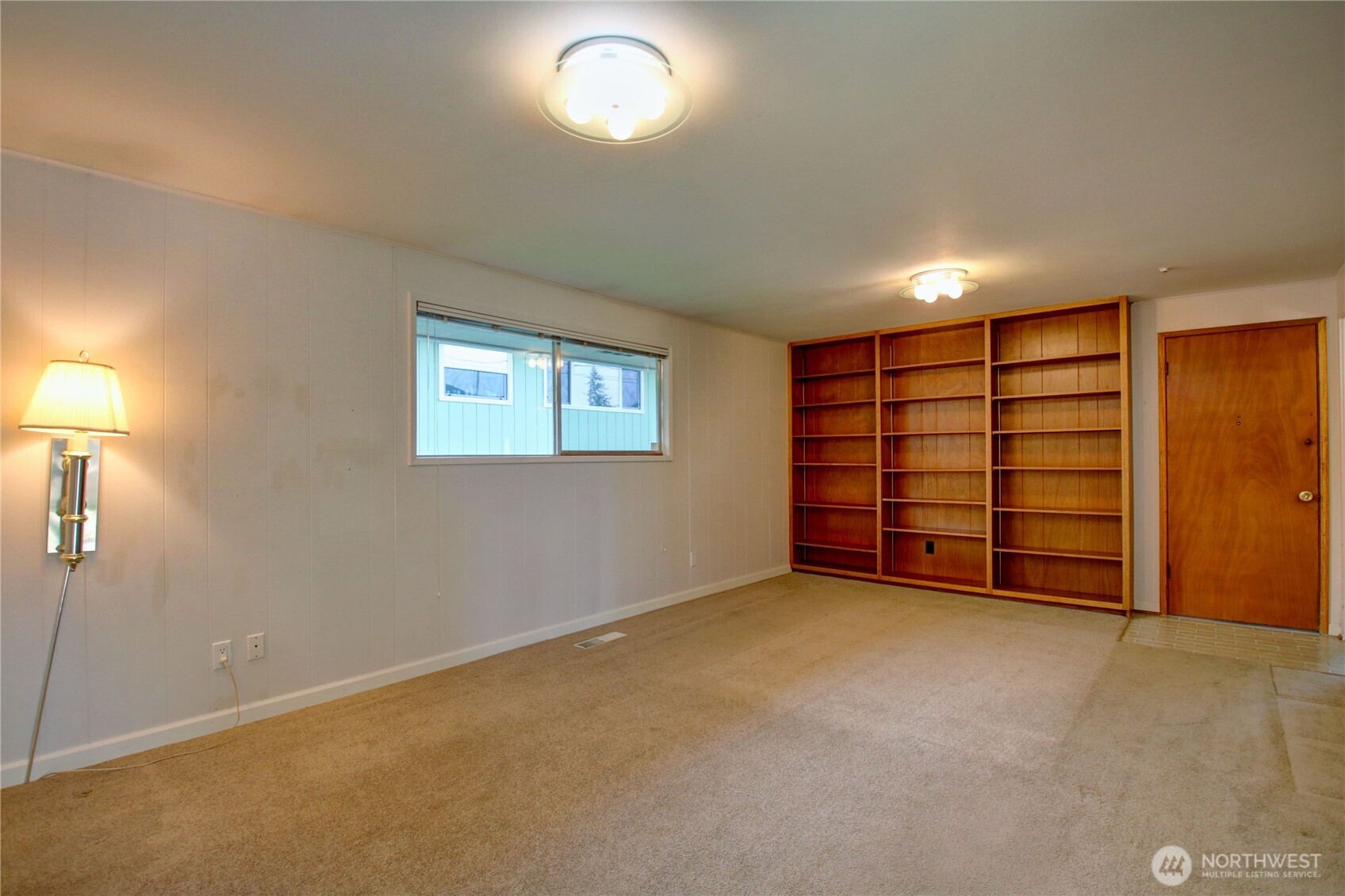 5121 West Highland Road Everett, WA 98203 - Photo 14 of 36 an empty room with a empty space