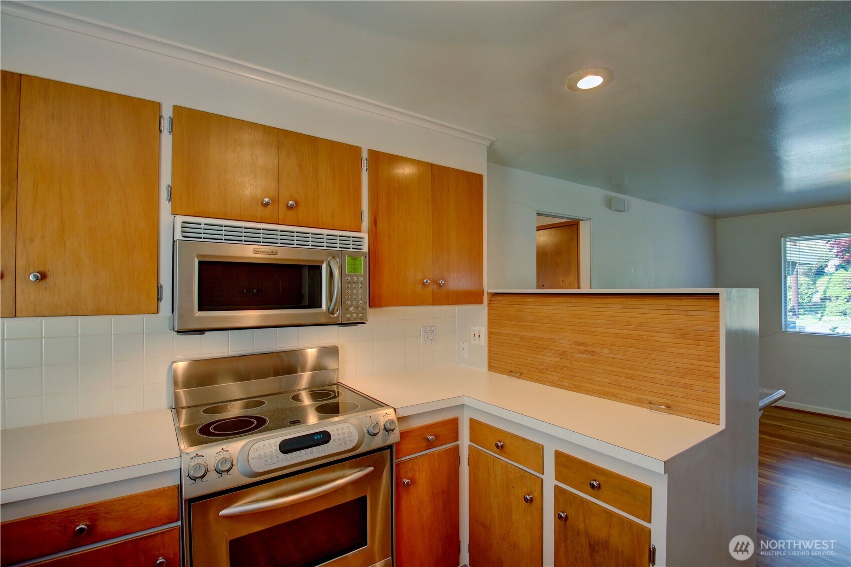 5121 West Highland Road Everett, WA 98203 - Photo 17 of 36 a kitchen with a stove and a microwave
