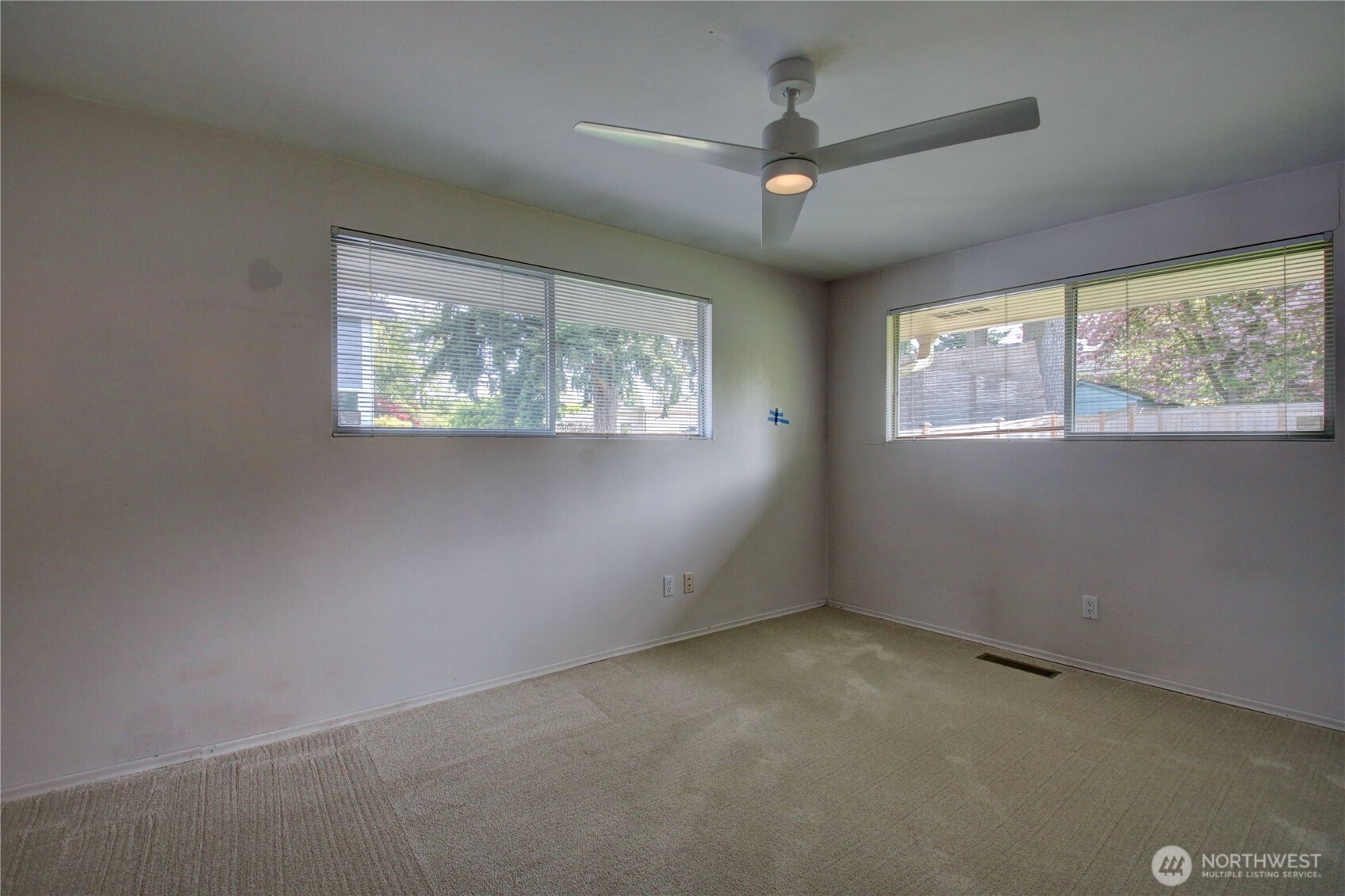 5121 West Highland Road Everett, WA 98203 - Photo 21 of 36 an empty room with windows and ceiling fan