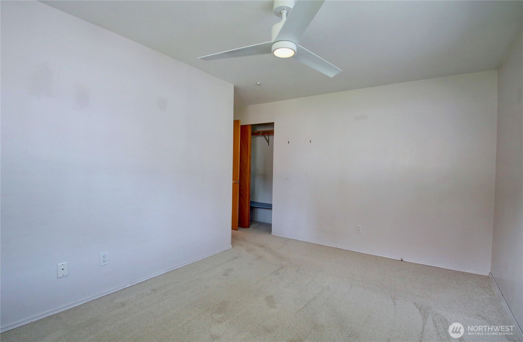 5121 West Highland Road Everett, WA 98203 - Photo 22 of 36 a view of an empty room with a window