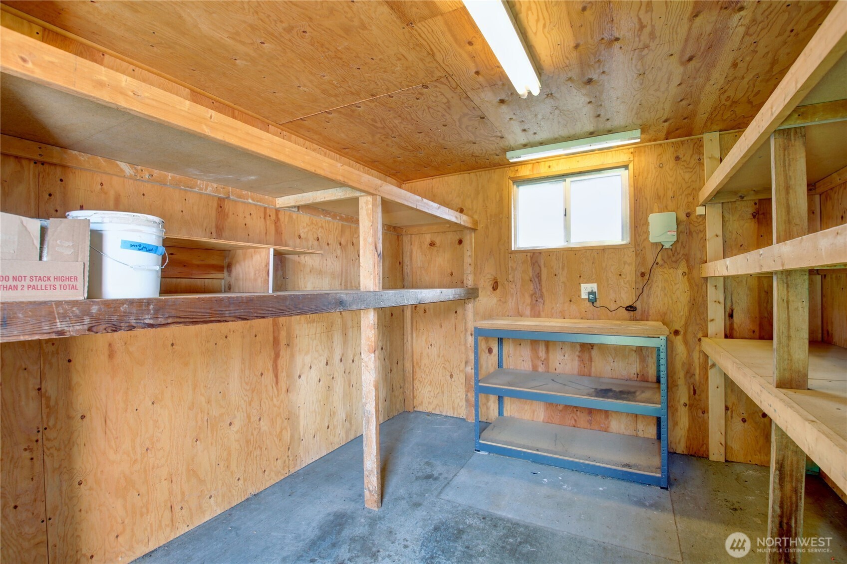 5121 West Highland Road Everett, WA 98203 - Photo 33 of 36 a view of an empty room with a window