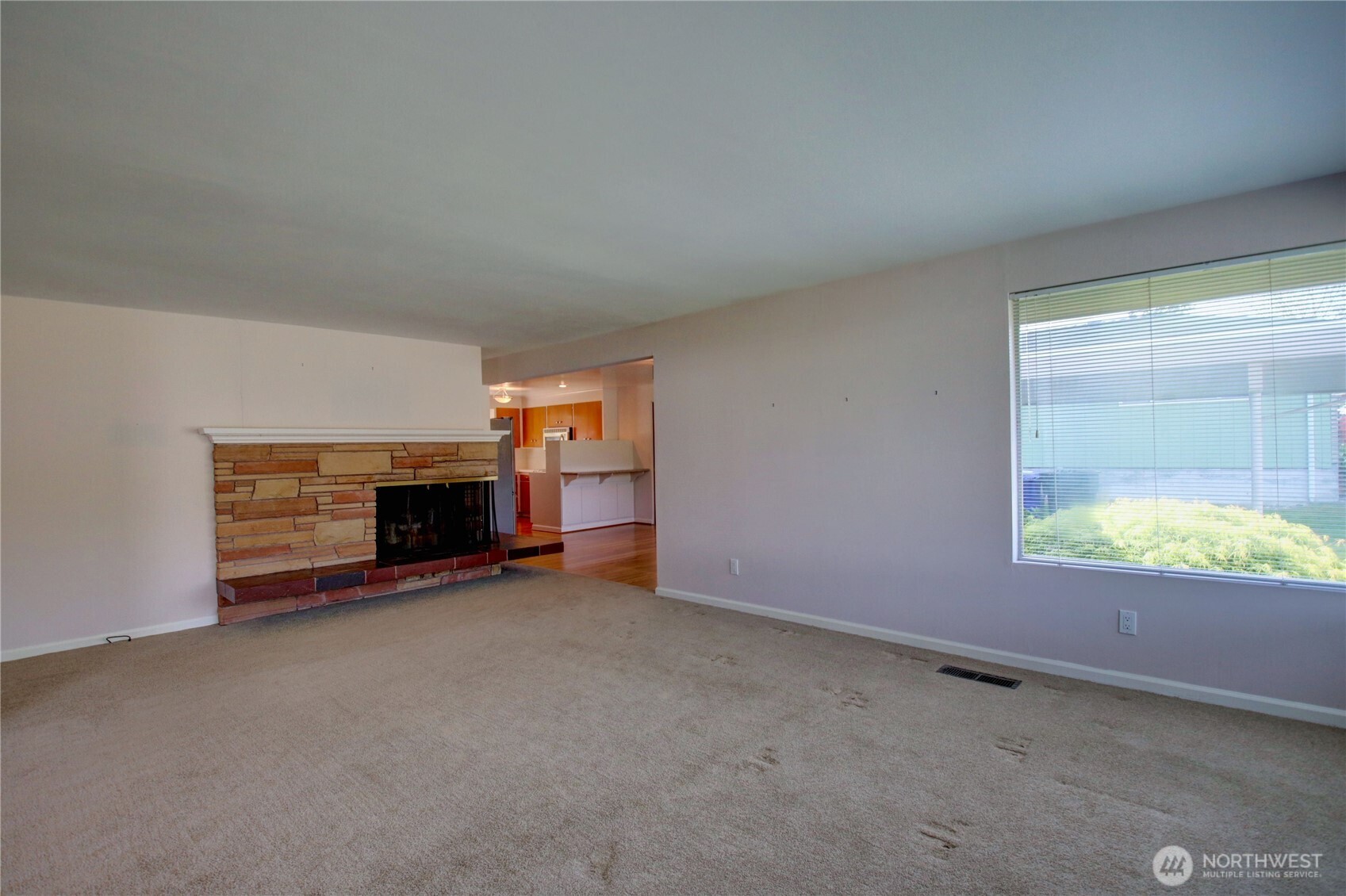 5121 West Highland Road Everett, WA 98203 - Photo 6 of 36 an empty room with furniture and a fireplace