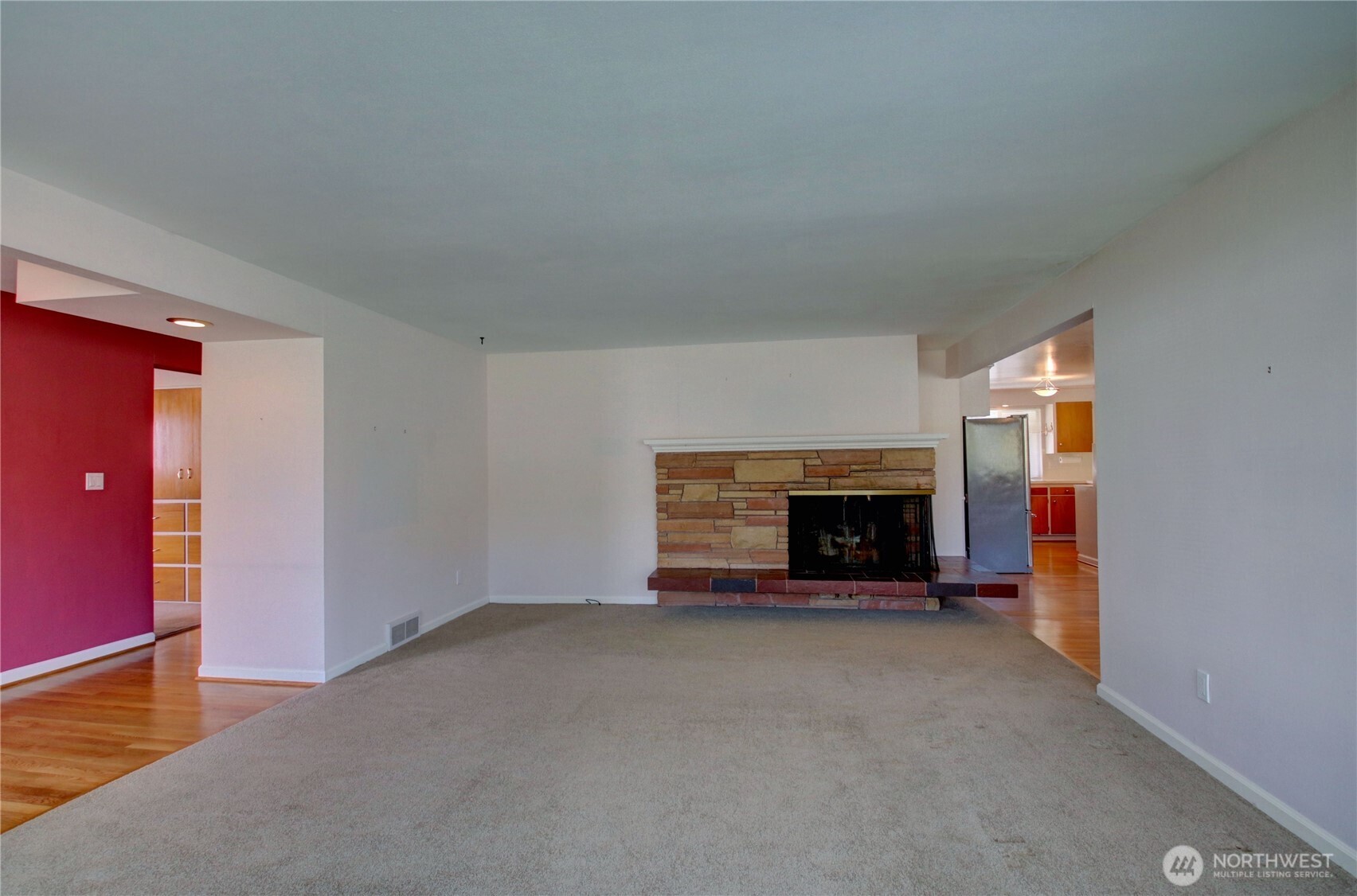 5121 West Highland Road Everett, WA 98203 - Photo 7 of 36 a view of an empty room with a fireplace
