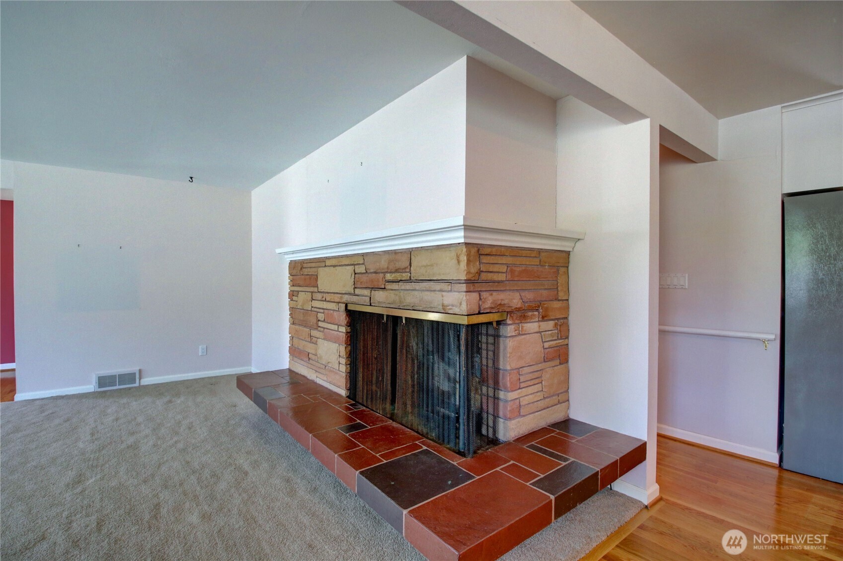 5121 West Highland Road Everett, WA 98203 - Photo 8 of 36 a living room with a fireplace