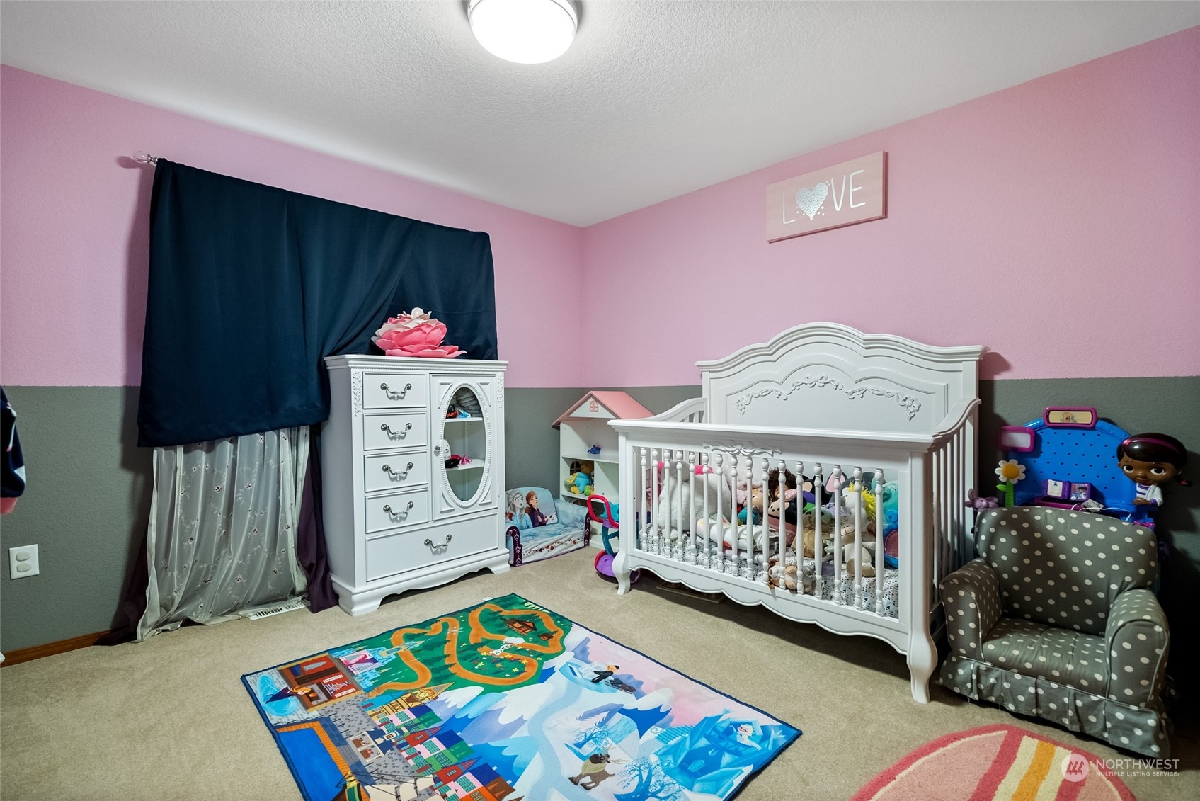 5520 133rd Avenue Southwest Rochester, WA 98579 - Photo 30 of 40 a bedroom with furniture and a baby crib