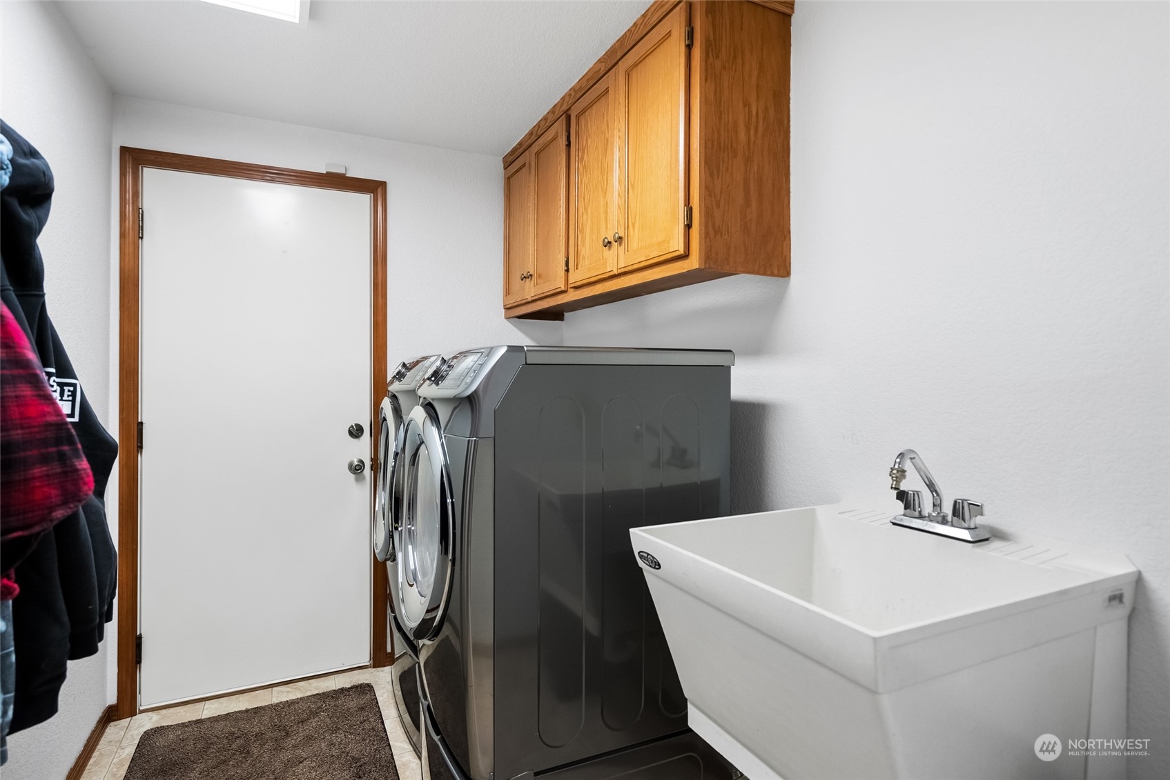 5520 133rd Avenue Southwest Rochester, WA 98579 - Photo 32 of 40 a bathroom with a sink a mirror and shower