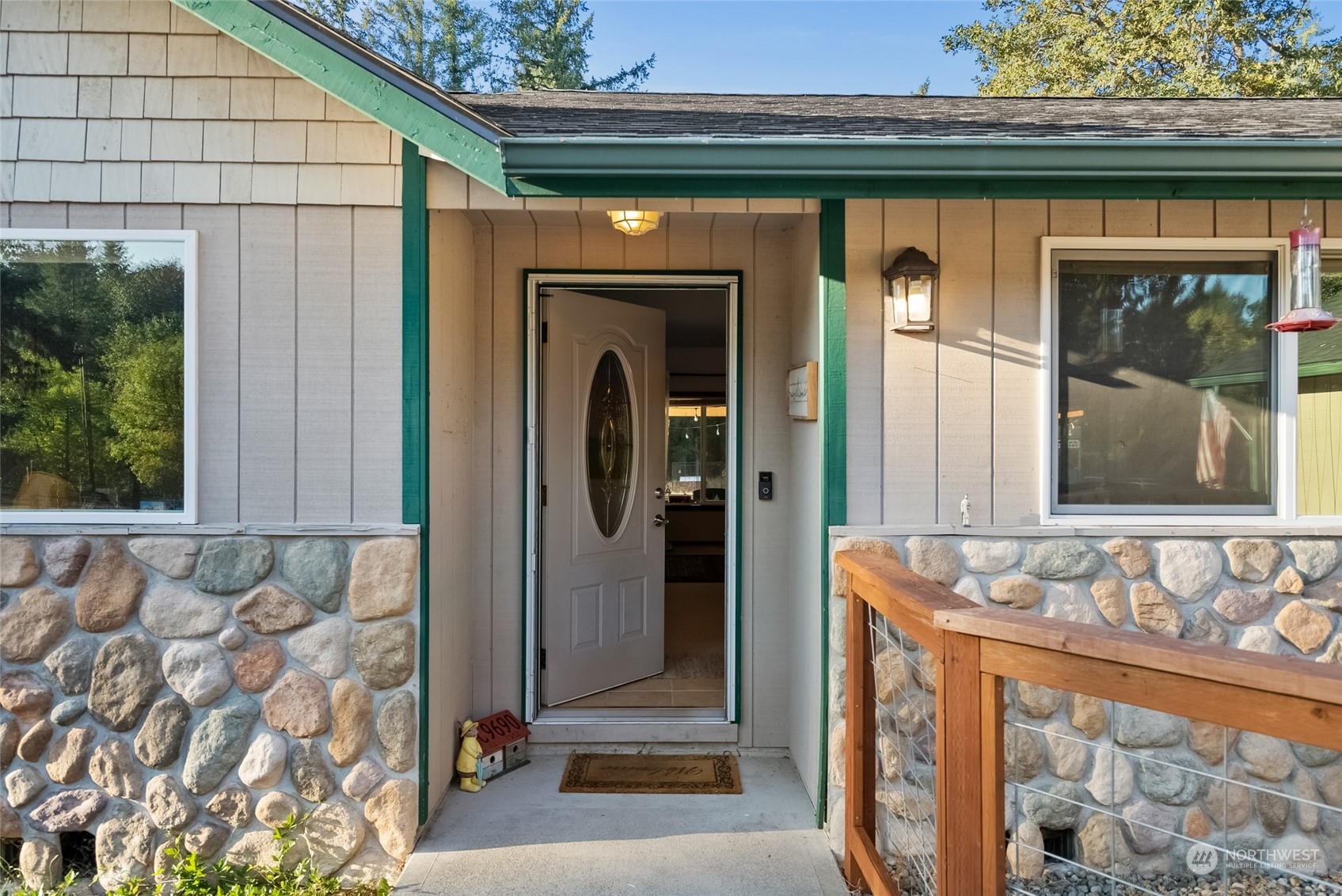 5520 133rd Avenue Southwest Rochester, WA 98579 - Photo 9 of 40 a front view of a house
