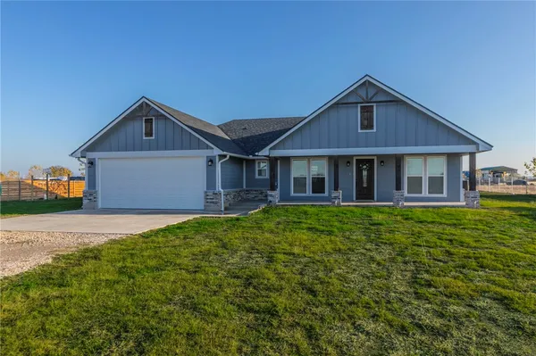$385,000 | 319 West Weinberger Road, West, TX 76691