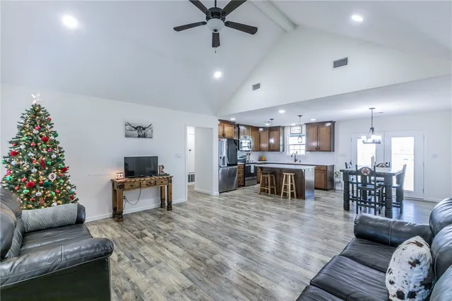 $385,000 | 319 West Weinberger Road, West, TX 76691