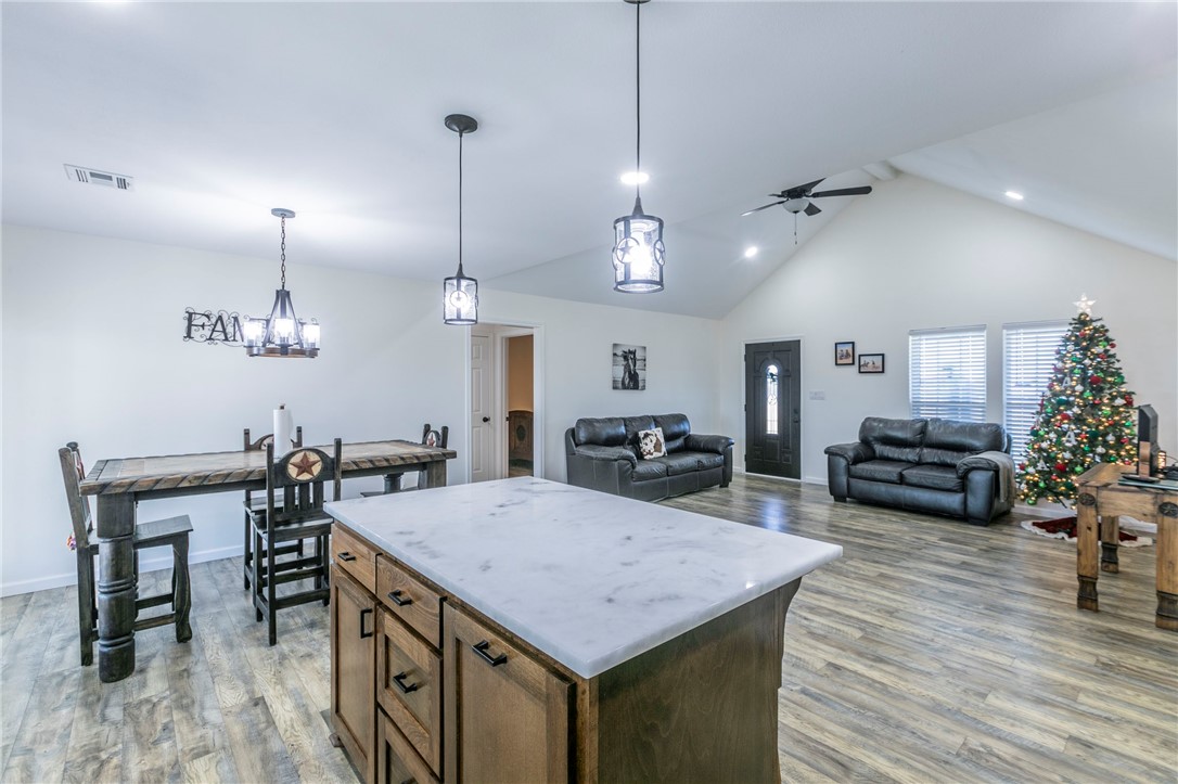 319 West Weinberger Road West, TX 76691 - Photo 6 of 26