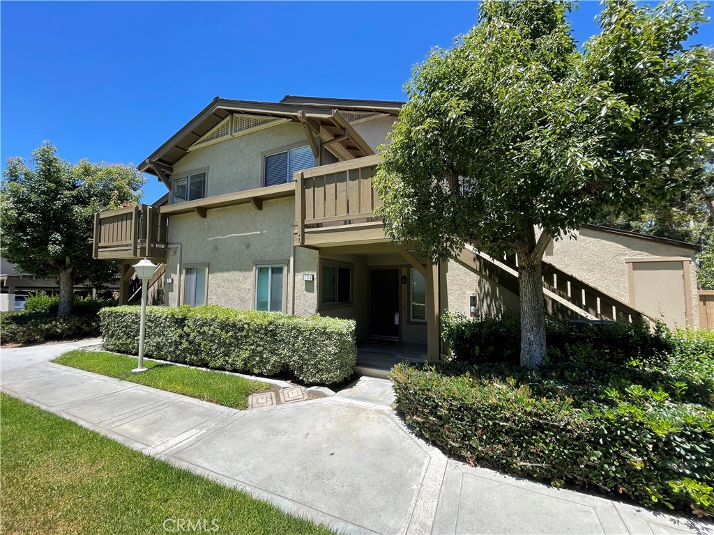 134 Clearbrook, Unit 14 Irvine, CA 92614 - Photo 1 of 9 a front view of a house with a yard