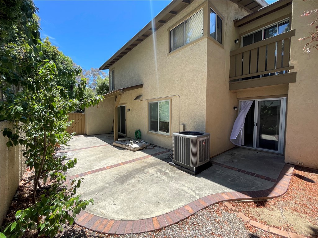 134 Clearbrook, Unit 14 Irvine, CA 92614 - Photo 9 of 9 a view of a house with backyard and sitting area