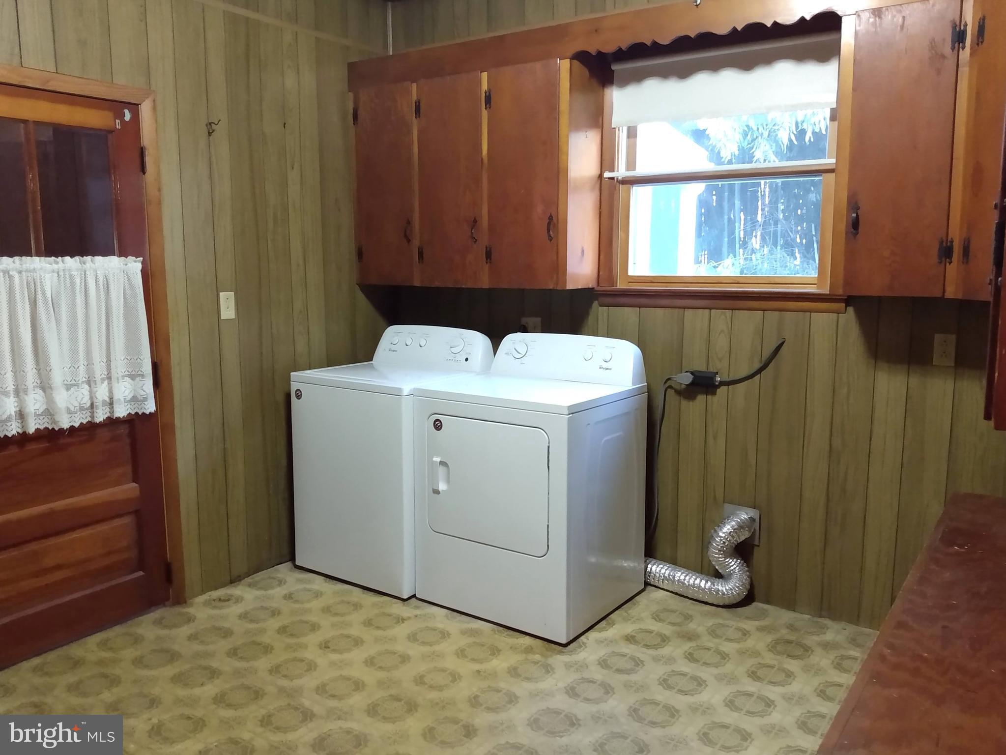 137 Siloam Road Chambersburg, PA 17201 - Photo 17 of 28 Main Level Laundry/Mud Room