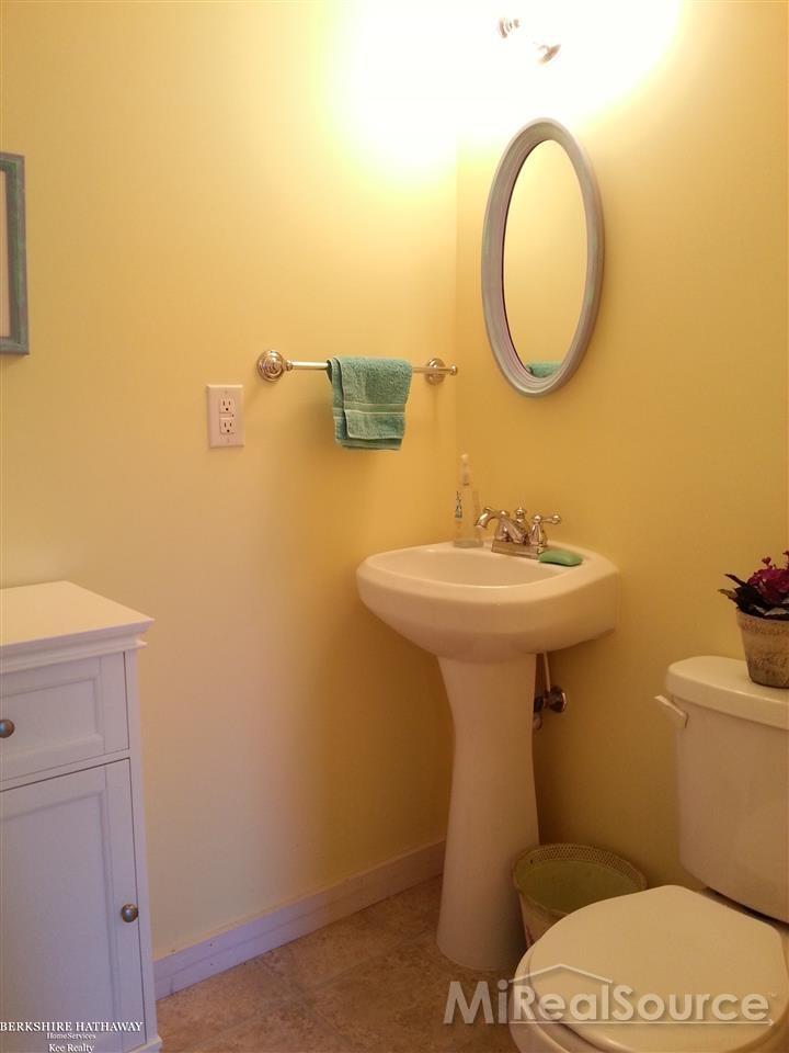 2245 Lakeshore Road Applegate, MI 48401 - Photo 16 of 40 31236130-15.JPG