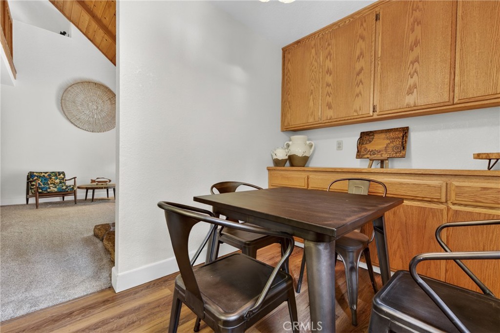 627 Cedar Canyon Road Lake Almanor, CA 96137 - Photo 10 of 34 a table with chairs and a stove top oven