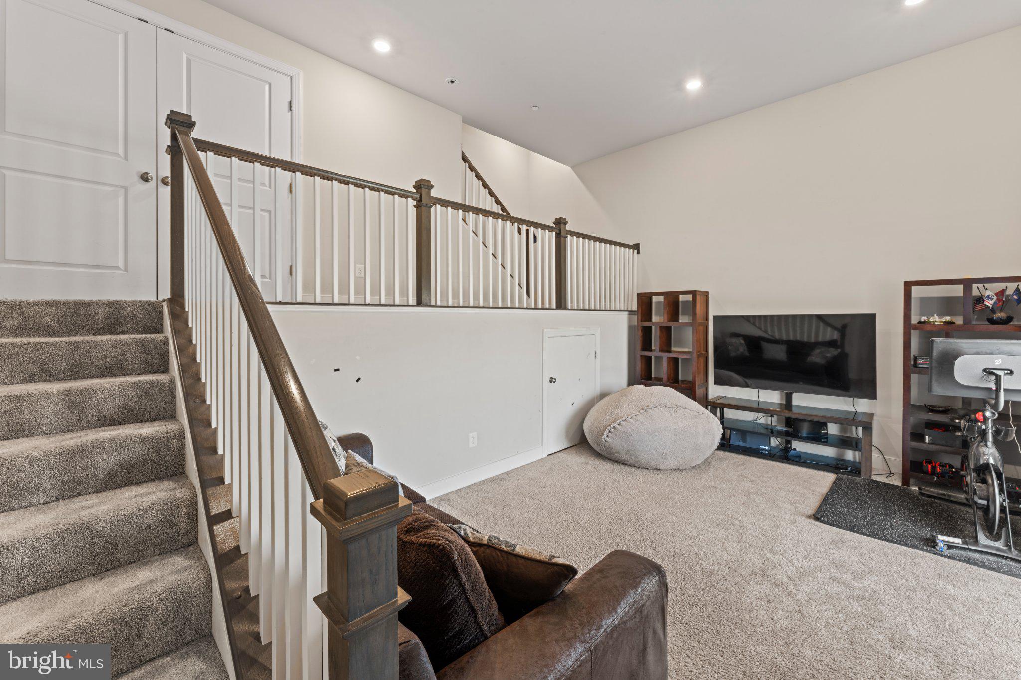 1330 Rail Woodbridge, VA 22191 - Photo 26 of 28 a living room with furniture and a flat screen tv