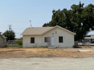 26492 Harrison Road Visalia, CA 93277 - Photo 25 of 29 a front view of a house with a yard