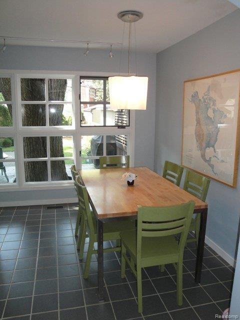 457 Cloverly Road Grosse Pointe, MI 48236 - Photo 8 of 23 Kitchen Dining Area