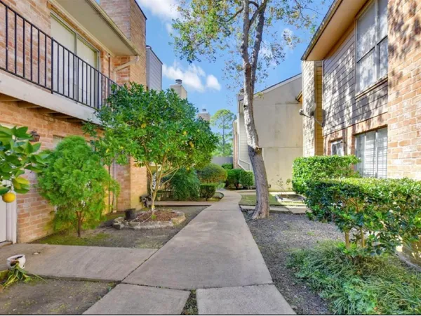 a view of a pathway with a house